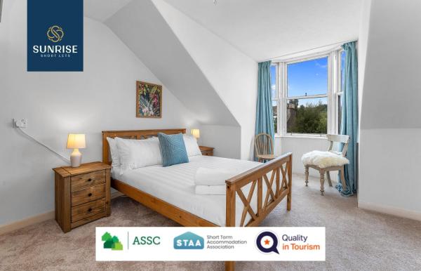 Φωτογραφία 7: DUPLEX - 5 Bed Rooms, Amazing Views, Fully Equipped, Free Parking, WiFi, FAVOURITE for Groups & Businesses, Food, Bars, Shops, Library, River Views, by SUNRISE LONG LETS and SERVICED ACCOMMODATION DUNDEE