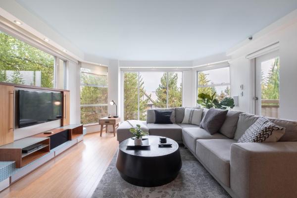 Woodrun Lodge 209 by Outpost Whistler