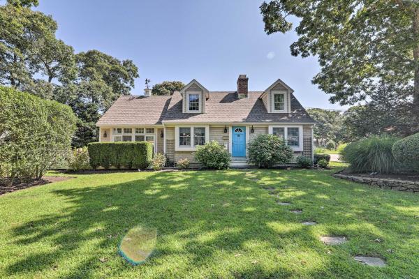 Cape Cod Cottage W/ Deck, Grill, & Games! - Falmouth, MA
