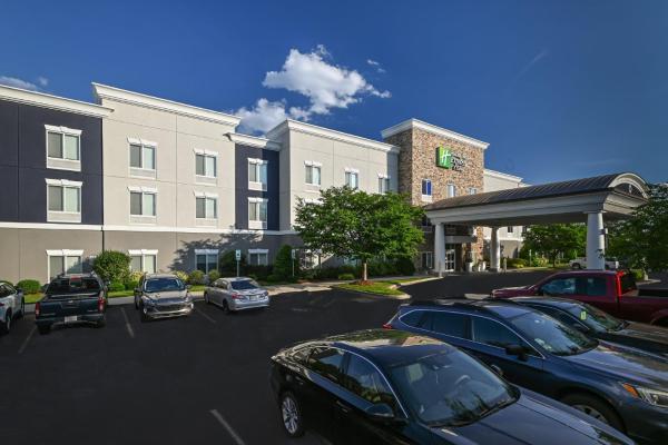 Nella foto è visibile l'oggetto Holiday Inn Express Charlotte Southeast - Matthews by IHG situato nella città di Mint Hill.