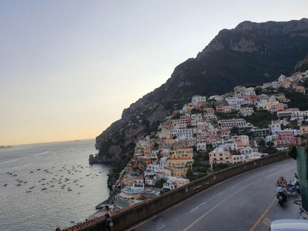 A la foto es mostra l'objecte La Casa di Nunzia B&B situat a la ciutat de Positano.