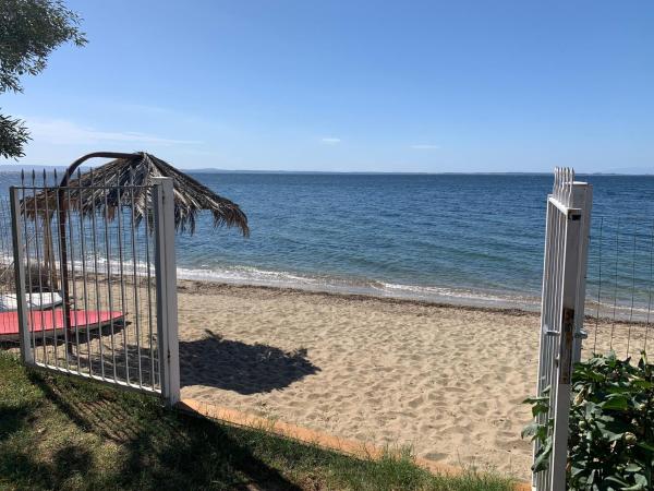 På billedet ses objektet One Step Ι Seaside Ι Quiet Ι Green beliggende i byen Yerakiní.