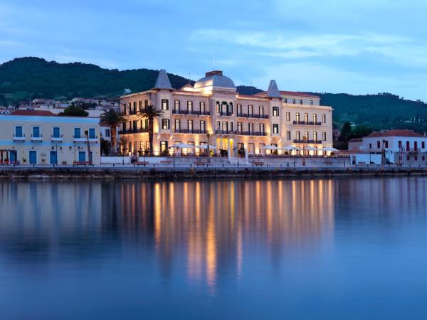 På billedet ses objektet Poseidonion Grand Hotel beliggende i byen Spetses.