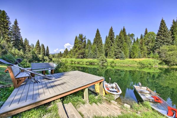 A la foto es mostra l'objecte Loose Moose Lodge - 31 Acres on Yaak River! situat a la ciutat de Yaak.