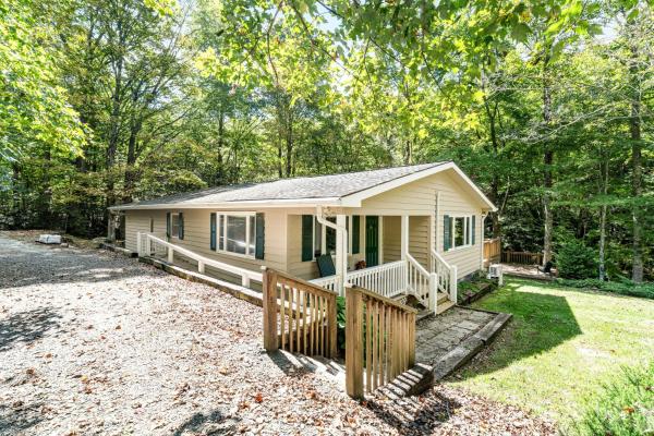 Op de foto is het object Moody Creek Cabin te zien, gelegen in de stad Seven Devils.