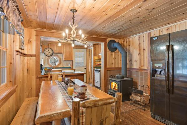 Double Loop by KABINO Large Driveway Fire Pit Fireplaces Grill WiFi Sleeps 11 in Summer and only 7 in Winter的照片7
