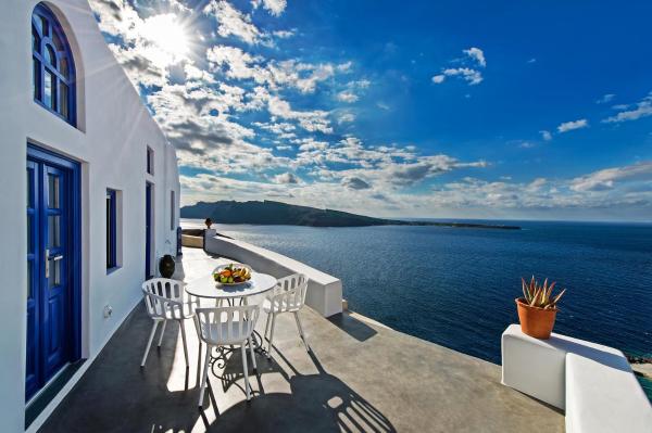 På billedet ses objektet Domus Solis Luxury Villa beliggende i byen Oia.