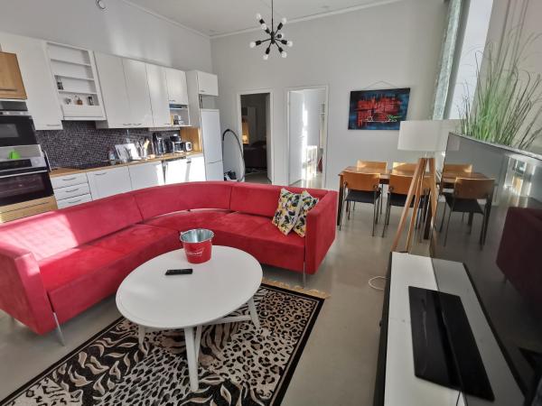 Na zdjęciu widoczny jest obiekt 2-Bedroom Royal Apartment with Own Sauna in Kotka położony w mieście Karhula.