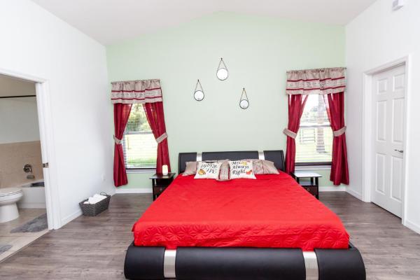 På billedet ses objektet Beautiful Fully Furnished 2-Bedroom Luxury Home beliggende i byen Saint Cloud.