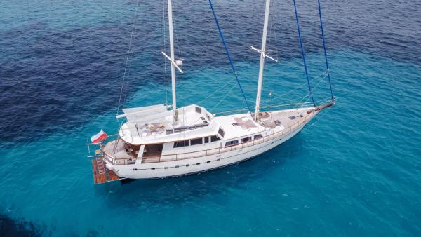 Spacious 5-Cabin Yacht Hotel in the Heart of Barcelona, Barcellona
