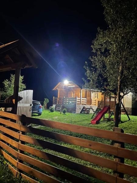 A la foto es mostra l'objecte Wooden House Ripac situat a la ciutat de Bihac.