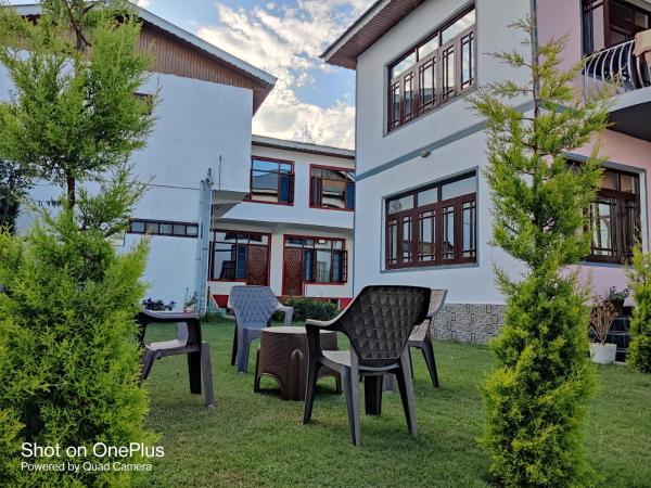 På bilden syns objektet Kashmir Homestay som ligger i staden Gulmarg.