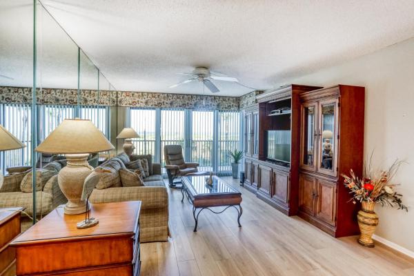 A la foto es mostra l'objecte Landmark Towers 203 situat a la ciutat de Clearwater Beach.