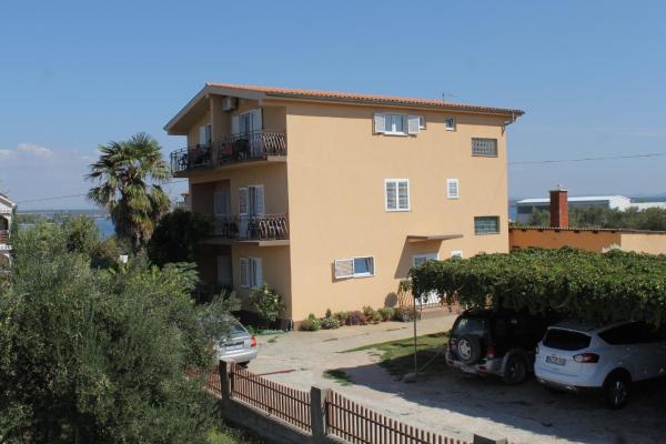 A la foto es mostra l'objecte Apartments by the sea Kraj, Pasman - 333 situat a la ciutat de Tkon.