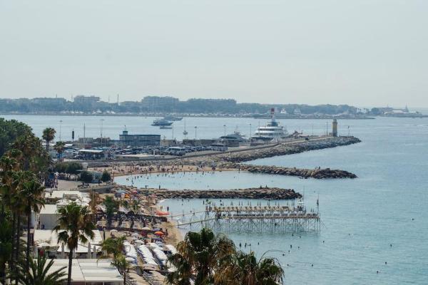 Penthouse Apartment With Roof Terrace By The Beach - Cannes
