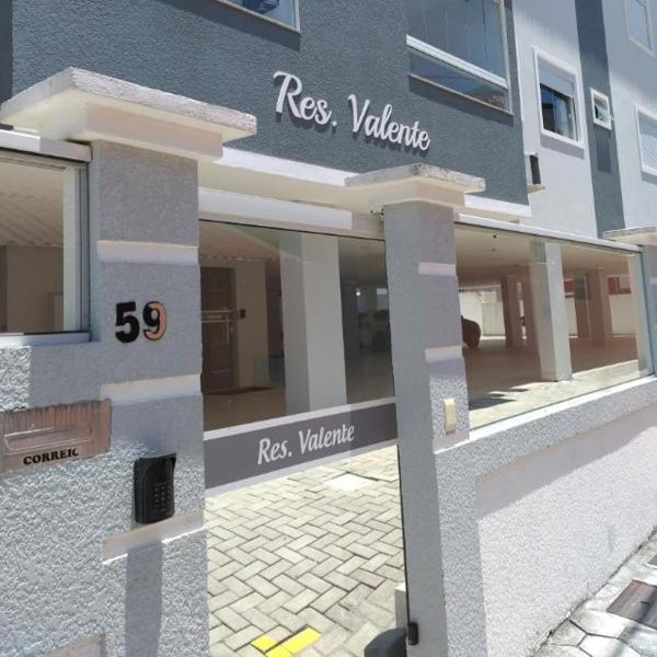 På billedet ses objektet Residencial valente beliggende i byen Florianópolis.