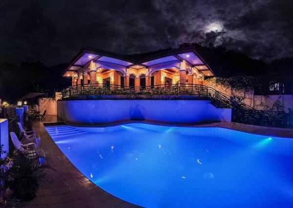 A la foto es mostra l'objecte Twin House Villa situat a la ciutat de Coron.