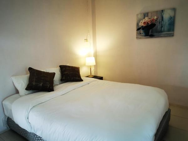 ชมจันทร์รีสอร์ท ไชยา Chomjan Resort - Thailand