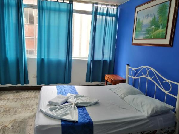 Na zdjęciu widoczny jest obiekt Hostal El Rey położony w mieście Bazán.