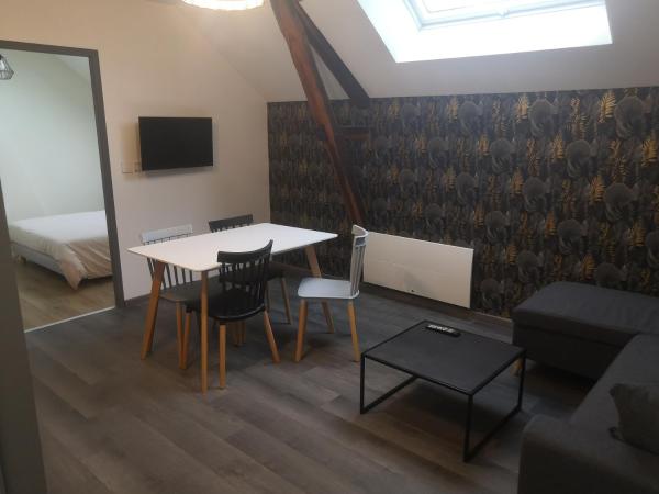 A la foto es mostra l'objecte Résidence PAVER situat a la ciutat de Châteauroux.