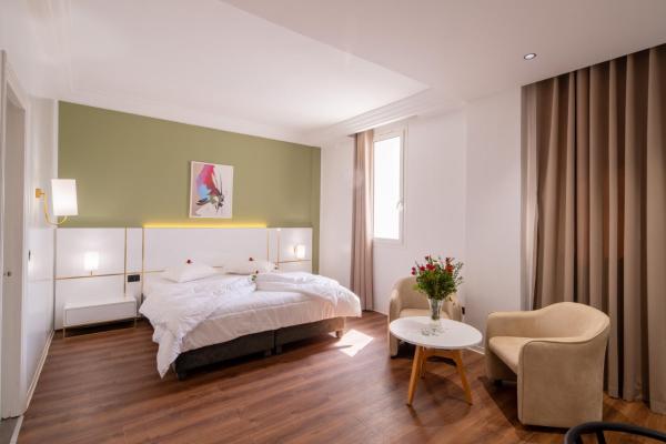 A la foto es mostra l'objecte Hotel Ibn Khaldoun situat a la ciutat de Bab Khadra.
