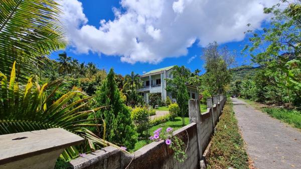 A la foto es mostra l'objecte Vila Alam Sano Nggoang situat a la ciutat de Limbung.