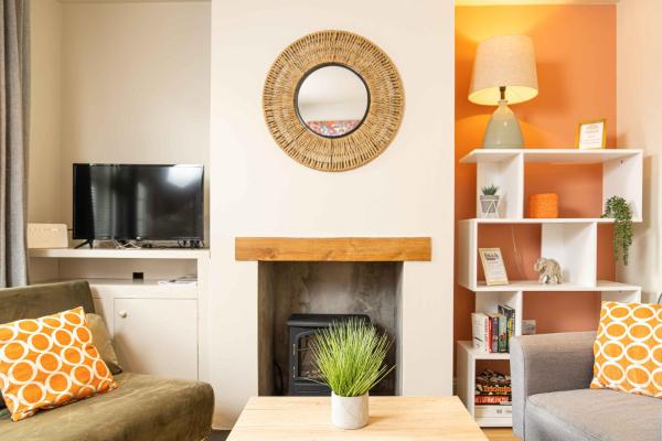 East Street, Town Centre, 2 Bedrooms - Cotswolds