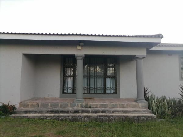 The photo shows the Queens And Kings Lodge located in the city of Queensburgh.
