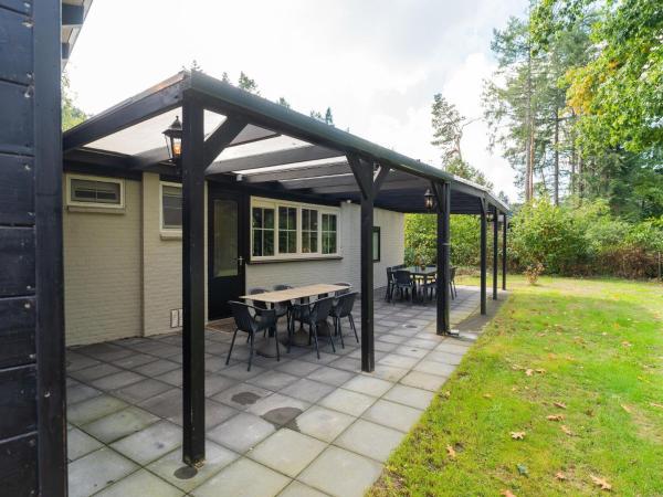På bilden syns objektet Holiday Home in Gelderland near Den Bramel som ligger i staden Lochem.