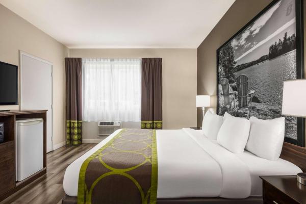 A la foto es mostra l'objecte Super 8 by Wyndham Sarnia ON situat a la ciutat de Sarnia.