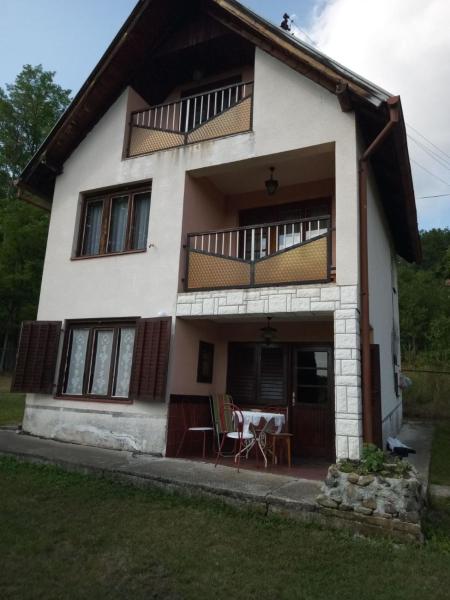 A la foto es mostra l'objecte Vila Borova Tara situat a la ciutat de Kremna.