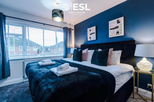 Φωτογραφία 5: Open Plan - 3 Bedroom House - Garden and Outdoor Seating - Driveway Parking - Short Drive to City Centre