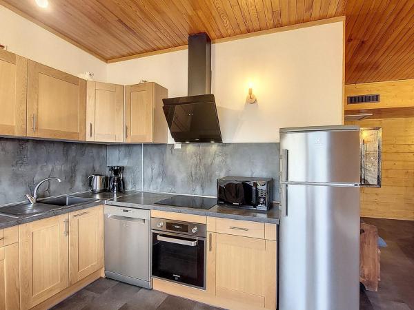 Na zdjęciu widoczny jest obiekt Appartement rénové 3* à La Toussuire, balcon sud, 150m pistes, 2 chambres, parking, 7 pers. - FR-1-416-53 położony w mieście La Toussuire.