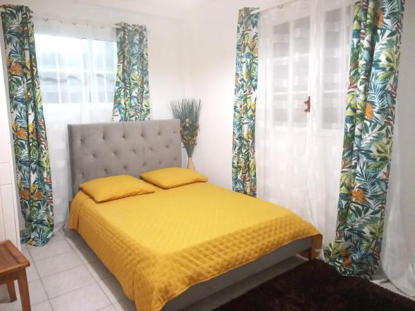 La photo montre l'objet Charmant logement avec spa/petit-déjeuner inclus. situé dans la ville de Pointe-Noire.