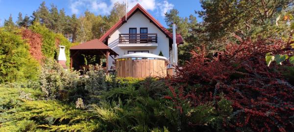 På billedet ses objektet Domek na Kaszubach - Wczasy Zdunowice beliggende i byen Gostomko.