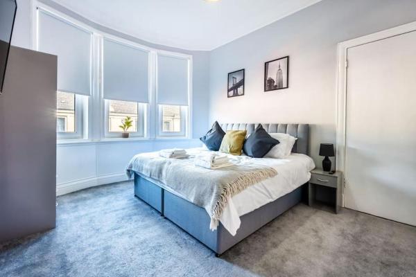 På billedet ses objektet Kali Apartment - Spacious 3 bed apartment in Wishaw beliggende i byen Cleland.