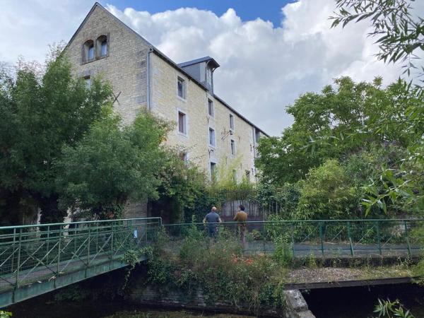 A la foto es mostra l'objecte La minoterie : maison atypique d'hôte et de séminaires, 20min de La Rochelle situat a la ciutat de Cramchaban.
