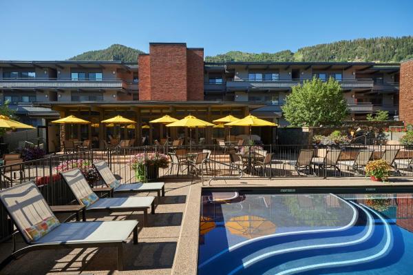 A la foto es mostra l'objecte Aspen Square Condominium Hotel situat a la ciutat de Aspen.