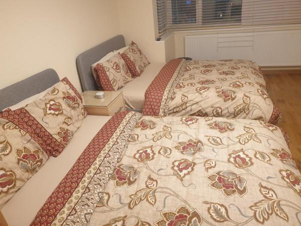 A la foto es mostra l'objecte London Luxury Apartment 3 Bed 1 minute walk from Redbridge Stn Free Parking situat a la ciutat de Wanstead.