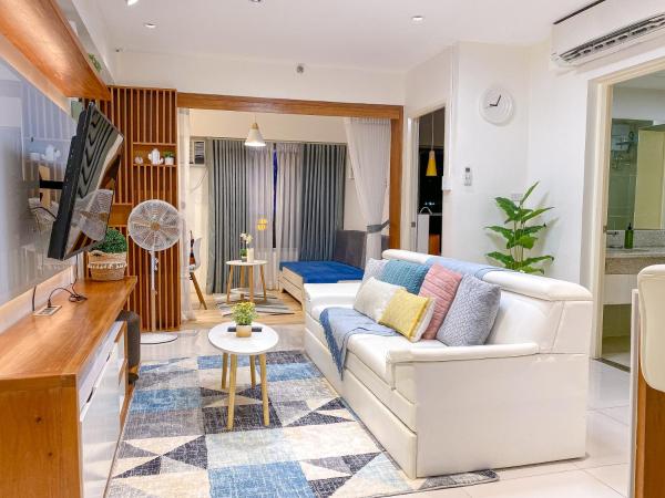 Large 1-Bedroom Condo 60sqm Makati Rockwell CBD Poblacion, Манила