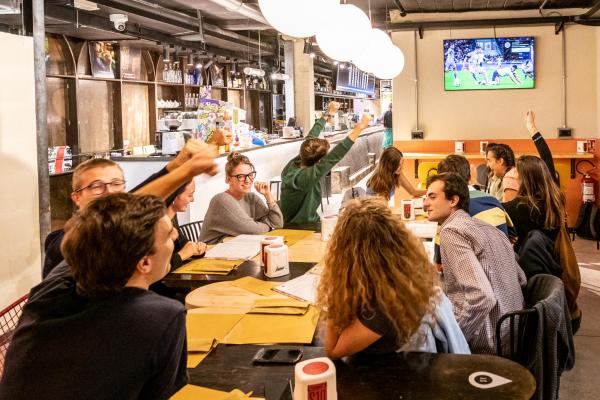 På bildet vises objektet Marathon Hostel som ligger i byen Genova.