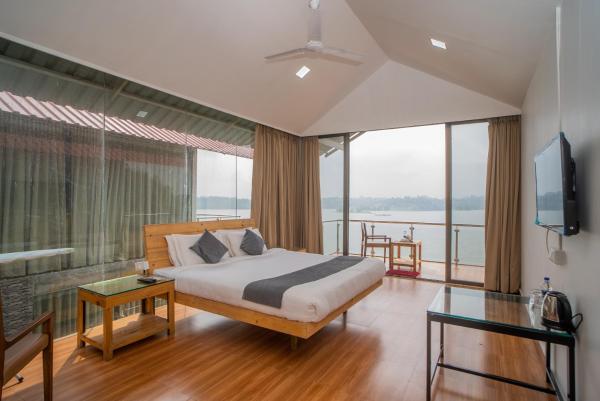 A la foto es mostra l'objecte Shvas Island Resort situat a la ciutat de Zarvar.