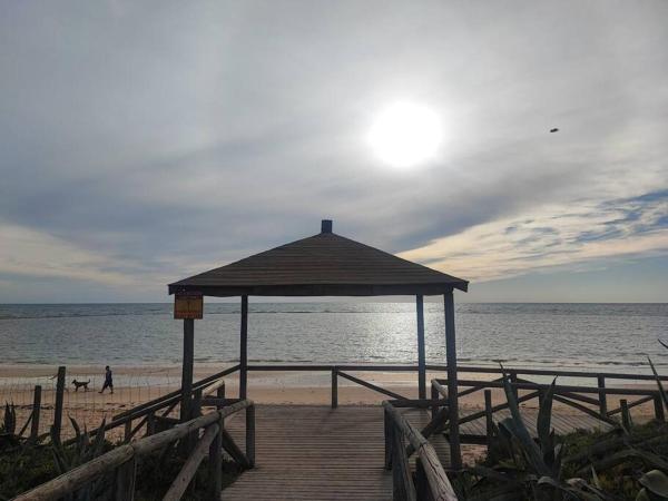 A la foto es mostra l'objecte Precioso bajo muy grande a 200 metros de playa situat a la ciutat de Chipiona.