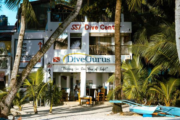 Na fotografii je vidět objekt DiveGurus Boracay Beach Resort nacházející se ve městě Boracay.