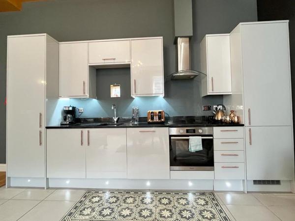 Unique & Luxurious 2 Bedroom City Centre Apartment photo 3
