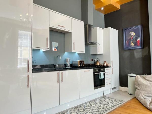 Unique & Luxurious 2 Bedroom City Centre Apartment photo 9