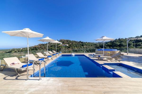 På billedet ses objektet Etesians Villa, Heated Pool & Spa Whirlpool, BBQ, By ThinkVilla beliggende i byen Karotí.