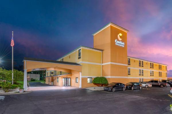 På bildet vises objektet Comfort Inn & Suites Cincinnati Eastgate som ligger i byen Eastgate.