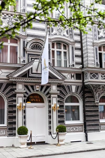 A la foto es mostra l'objecte Hotel Opera situat a la ciutat de Munic.