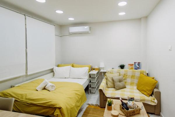 A la foto es mostra l'objecte Mellow Yellow situat a la ciutat de Komotini.